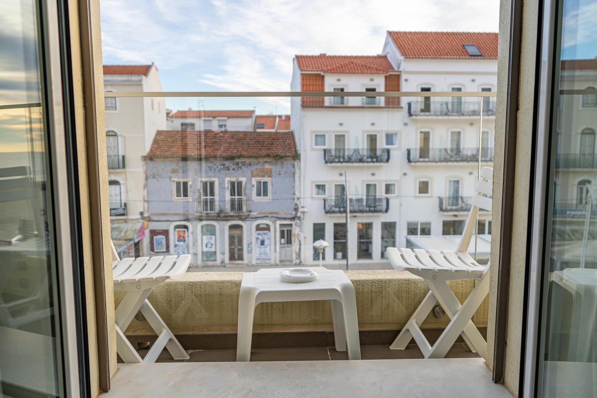 By The Sea - Nazare Bed & Breakfast Dış mekan fotoğraf