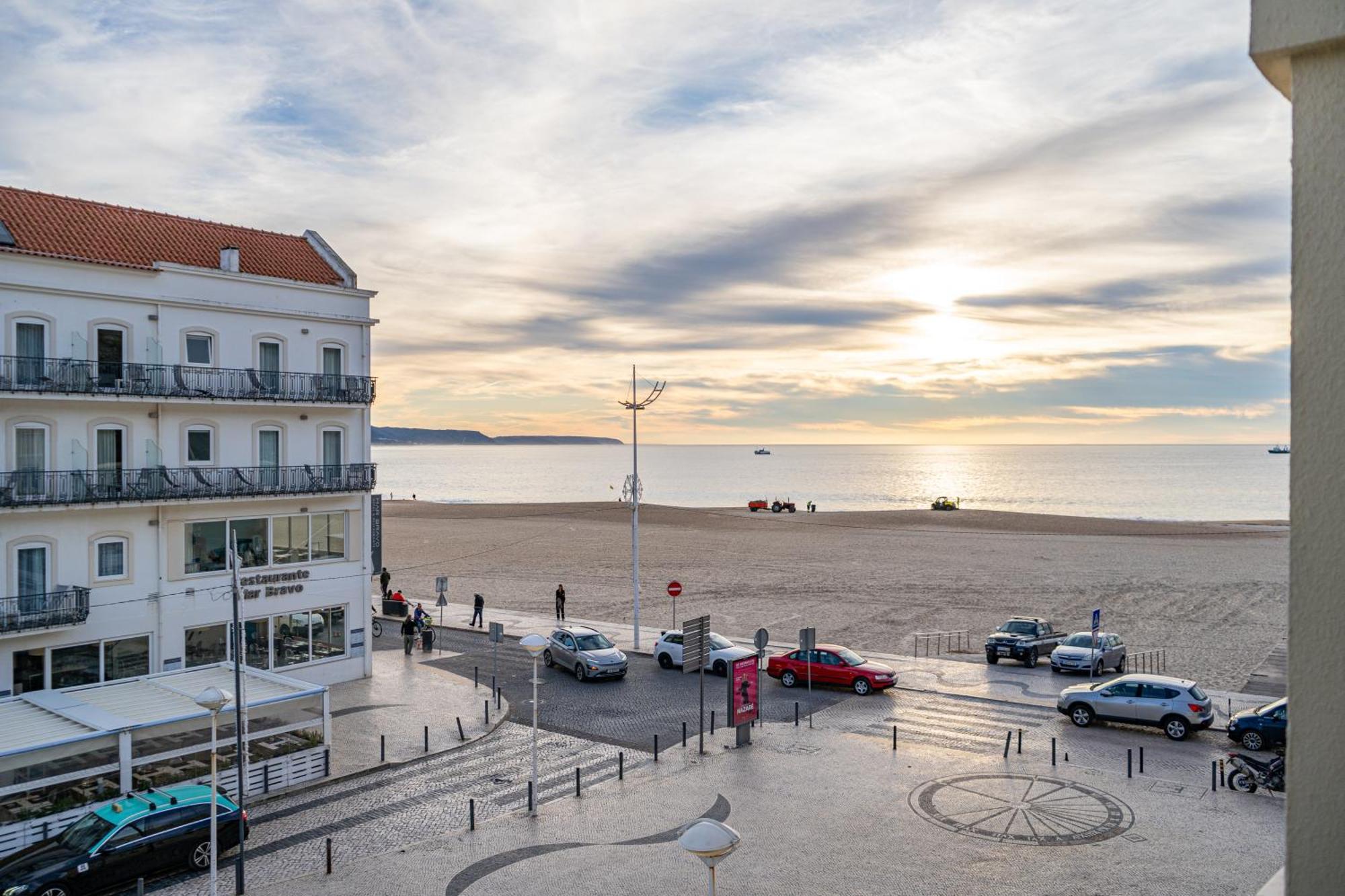 By The Sea - Nazare Bed & Breakfast Dış mekan fotoğraf